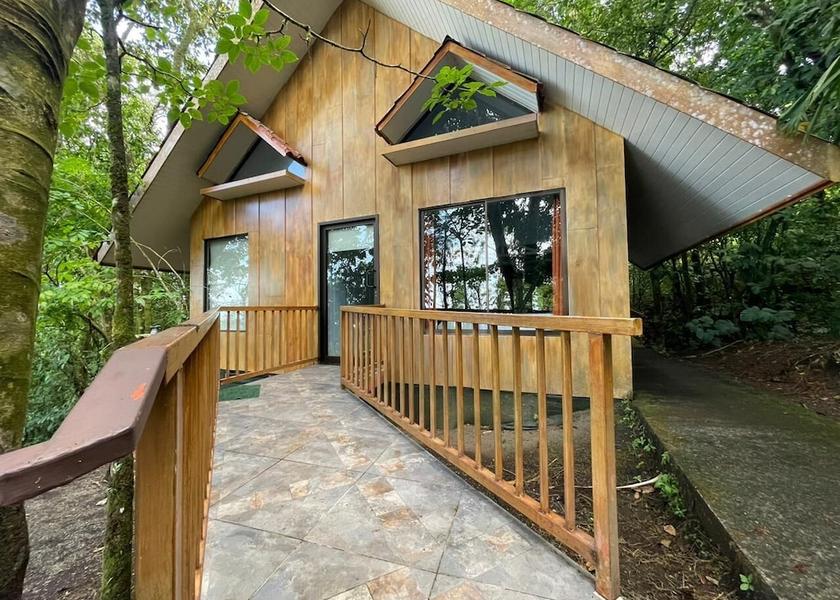 Alajuela La Fortuna Exterior Detail