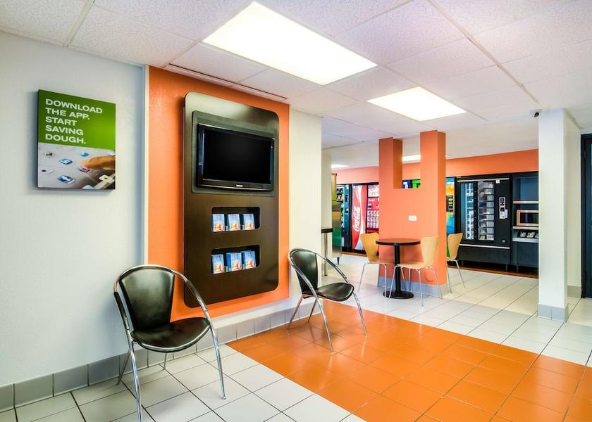 Illinois Arlington Heights Lobby sitting area