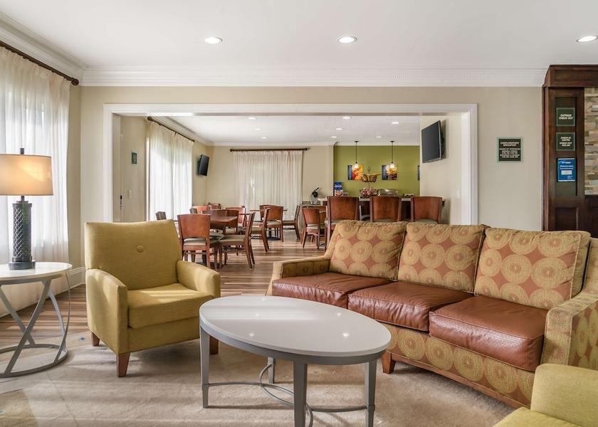 Michigan Hartland Lobby
