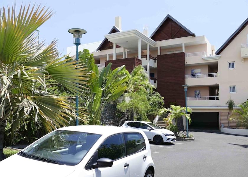  Saint-Paul Exterior Detail