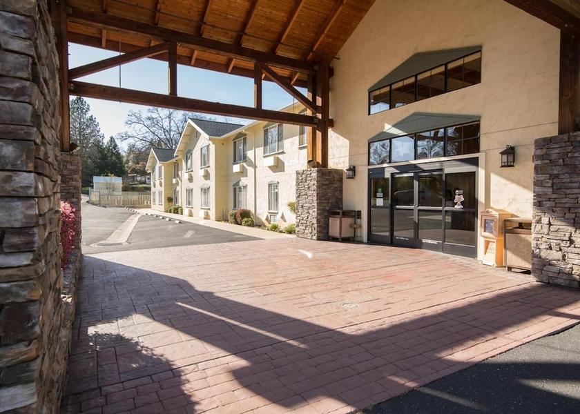 California Murphys Exterior Detail