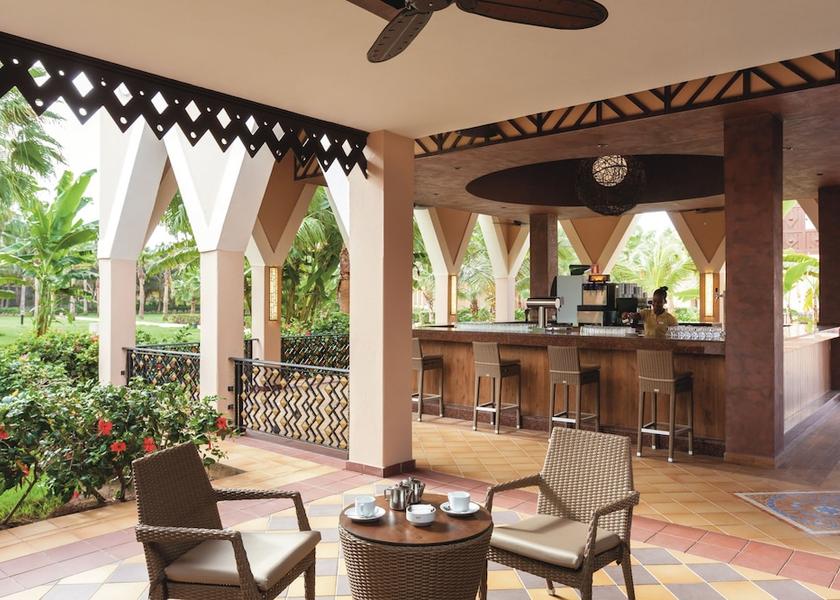  Sal Outdoor dining