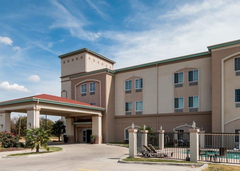 Texas Groesbeck Exterior Detail
