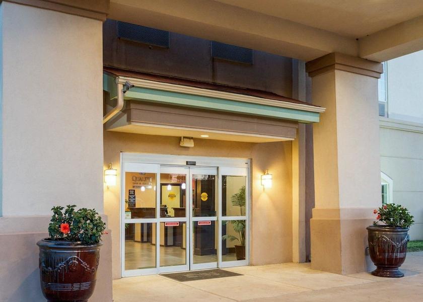 Texas Groesbeck Exterior Detail