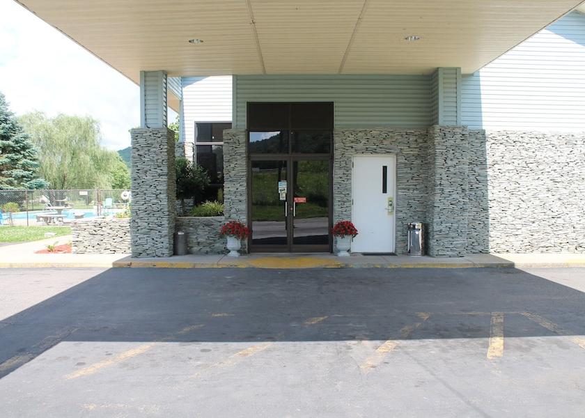 Tennessee Mountain City Entrance