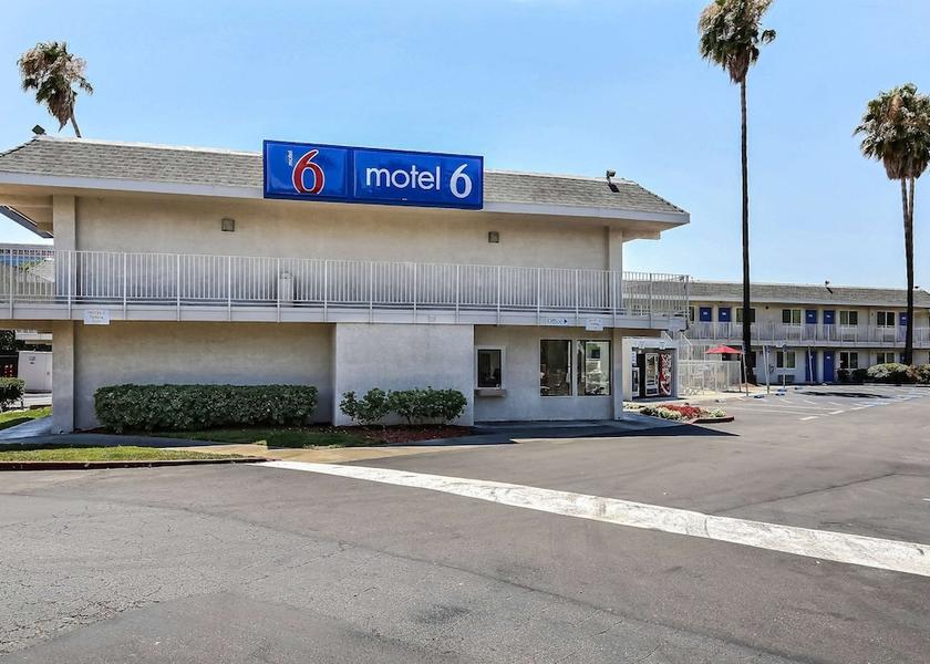 California Pleasanton Exterior Detail