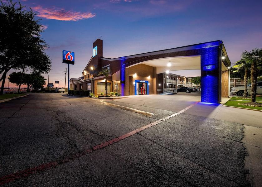 Texas Plano Exterior Detail