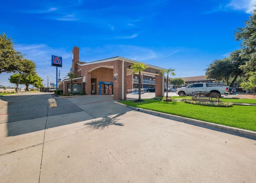 Texas Plano Exterior Detail