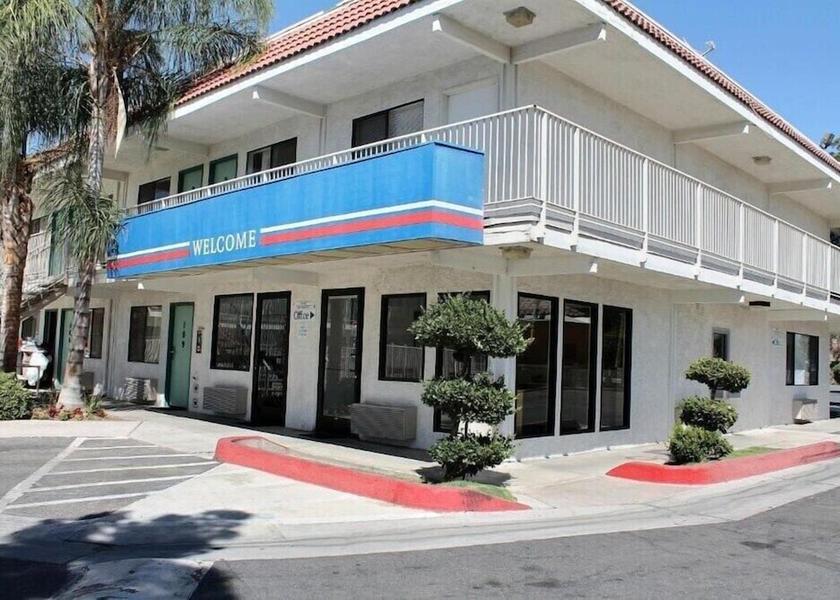 California Bakersfield Exterior