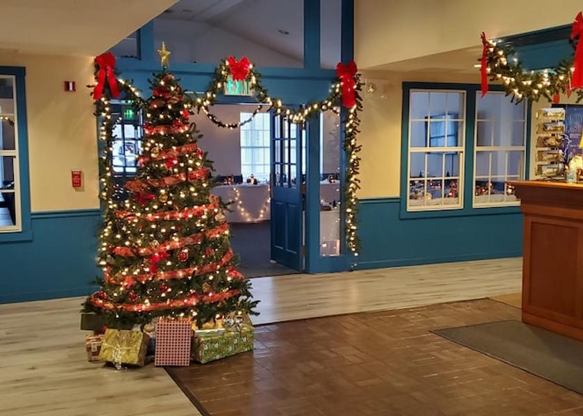 Indiana Nappanee Lobby