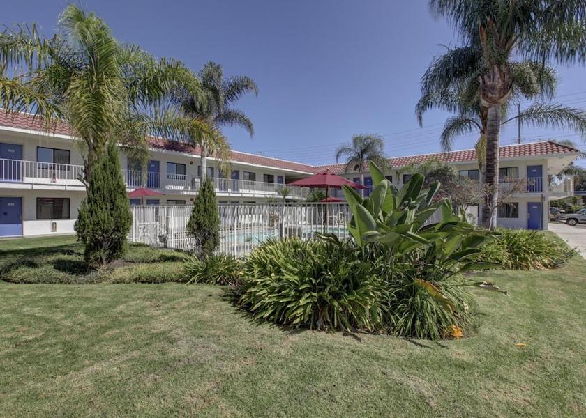 California Corona Property Grounds