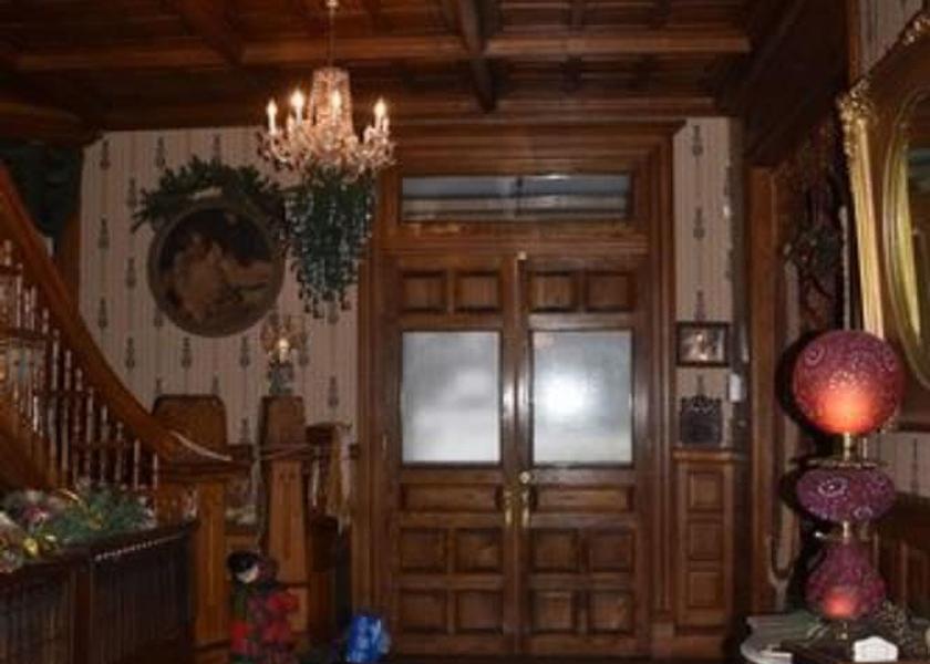 Ohio Leetonia Interior Entrance