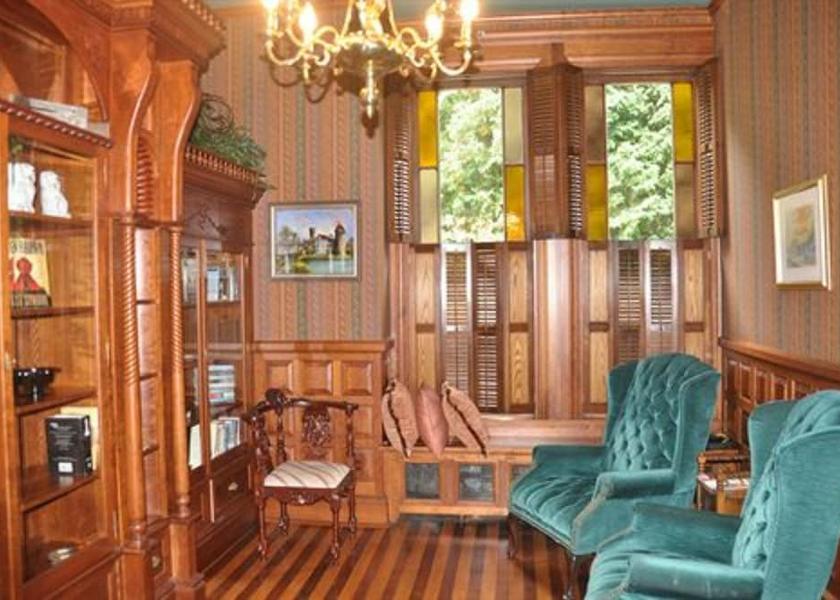 Ohio Leetonia Interior Entrance