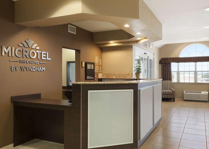 Texas Pleasanton Front Desk