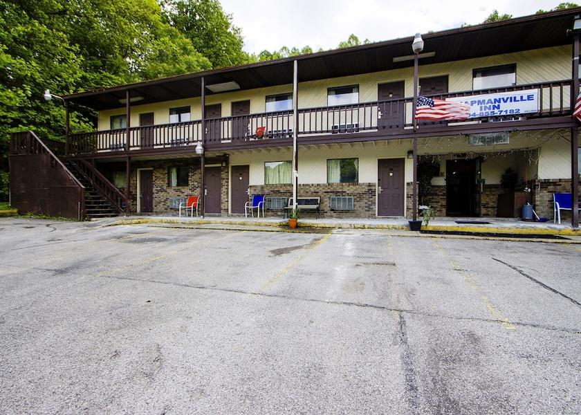 West Virginia Chapmanville Facade