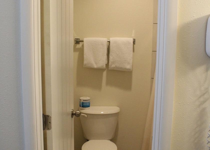 Washington Pullman Bathroom