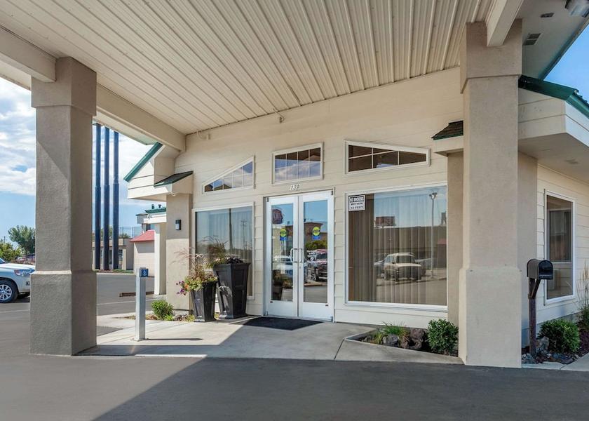 California Ontario Exterior Detail