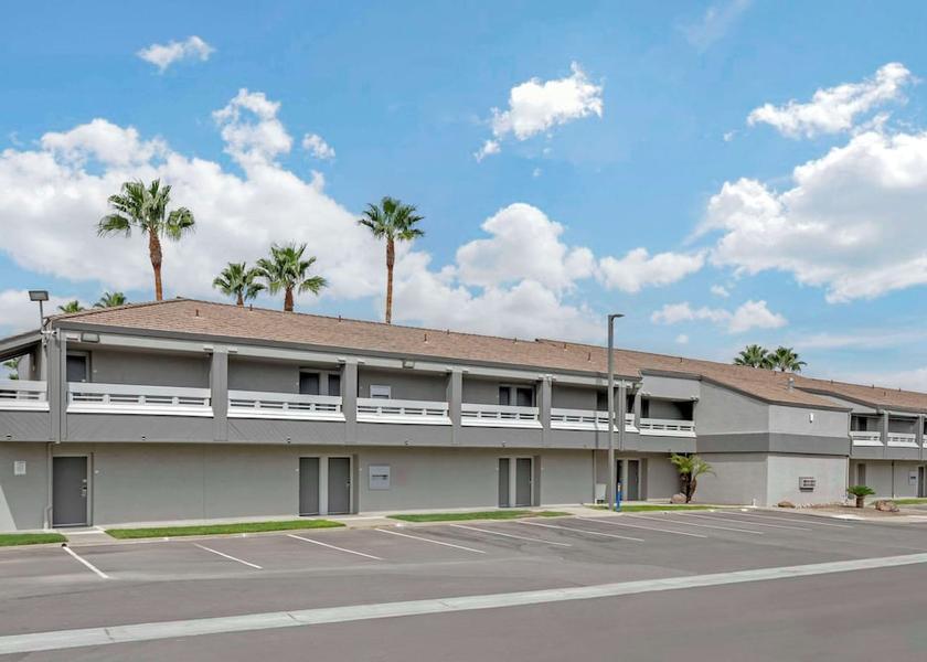 California Kettleman City Exterior Detail