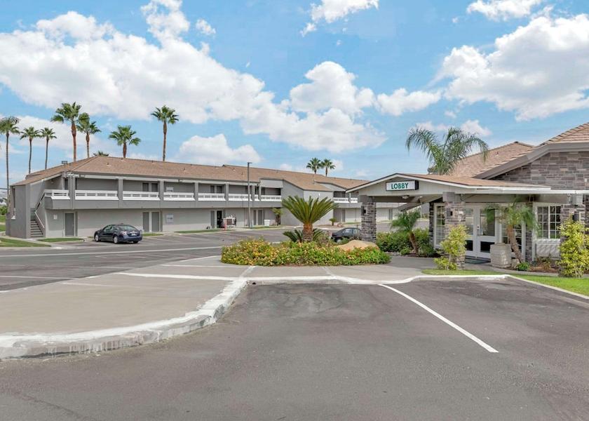 California Kettleman City Exterior Detail
