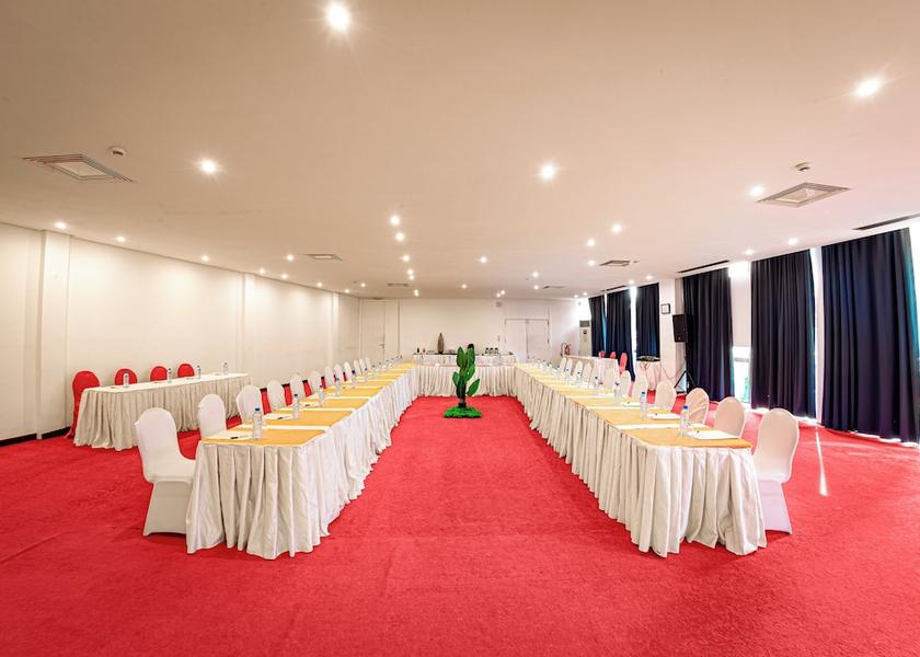  Douala Meeting Room