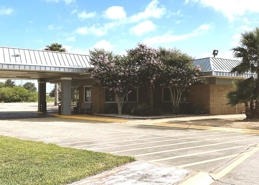 Texas Beeville Facade