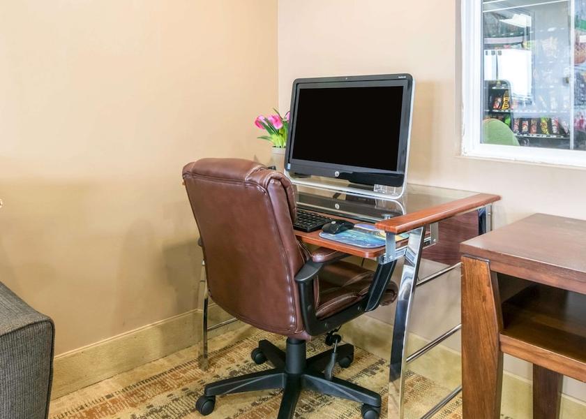 Kentucky Horse Cave Business center