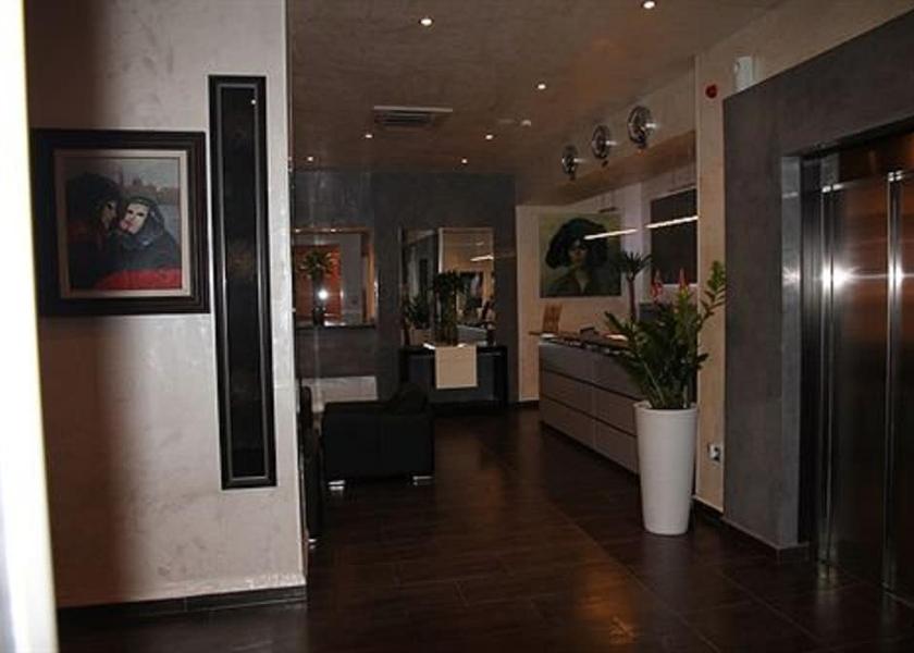  Algiers Interior Entrance