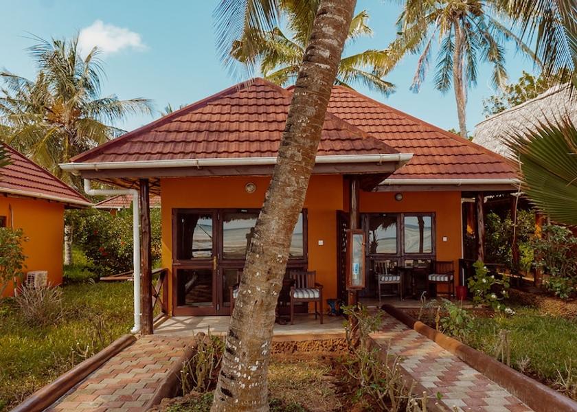  Nungwi Front of property