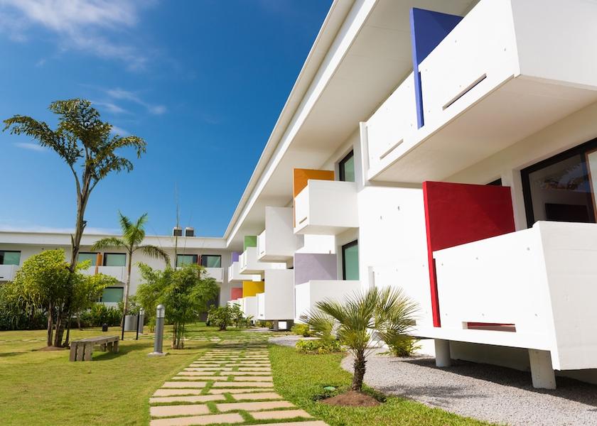  Abidjan Exterior Detail