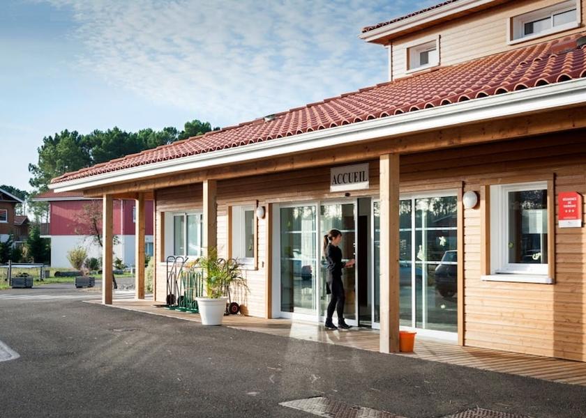 Nouvelle-Aquitaine Parentis-en-Born Reception