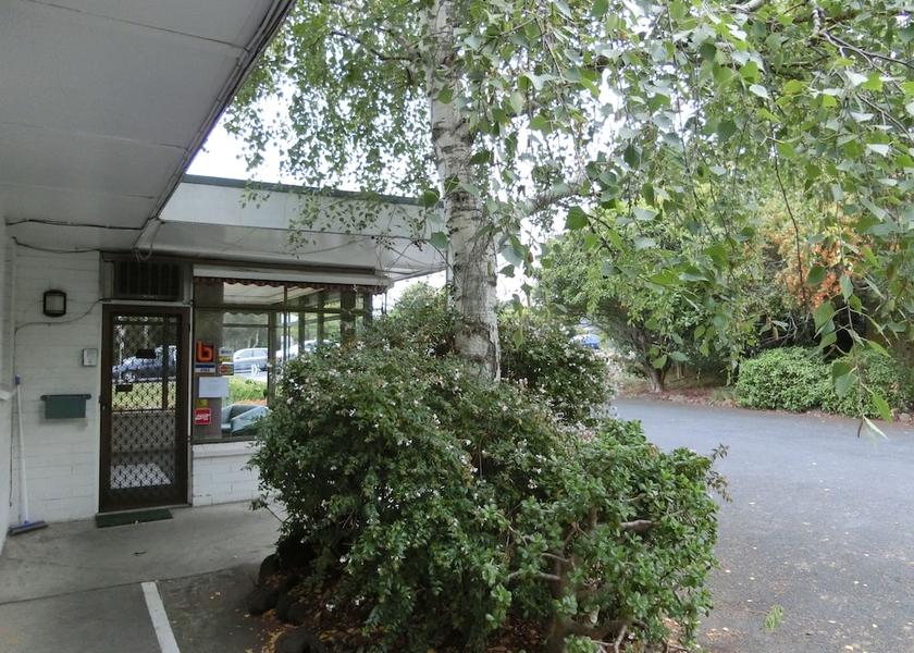 Victoria Croydon Entrance