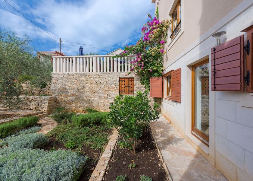 Split-Dalmatia Milna Courtyard