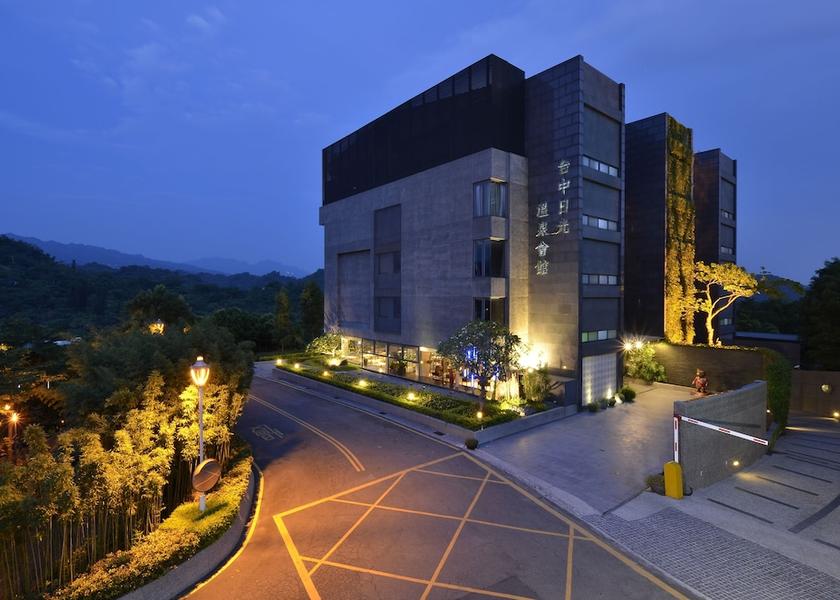  Taichung Front of property - evening/night