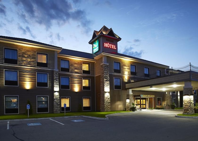Quebec Val-d'Or Front of property - evening/night