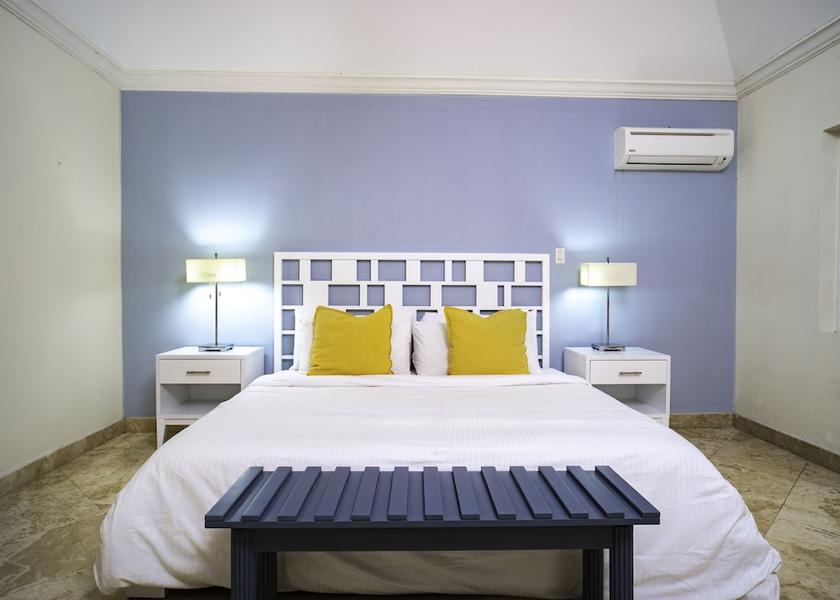  Holetown Room