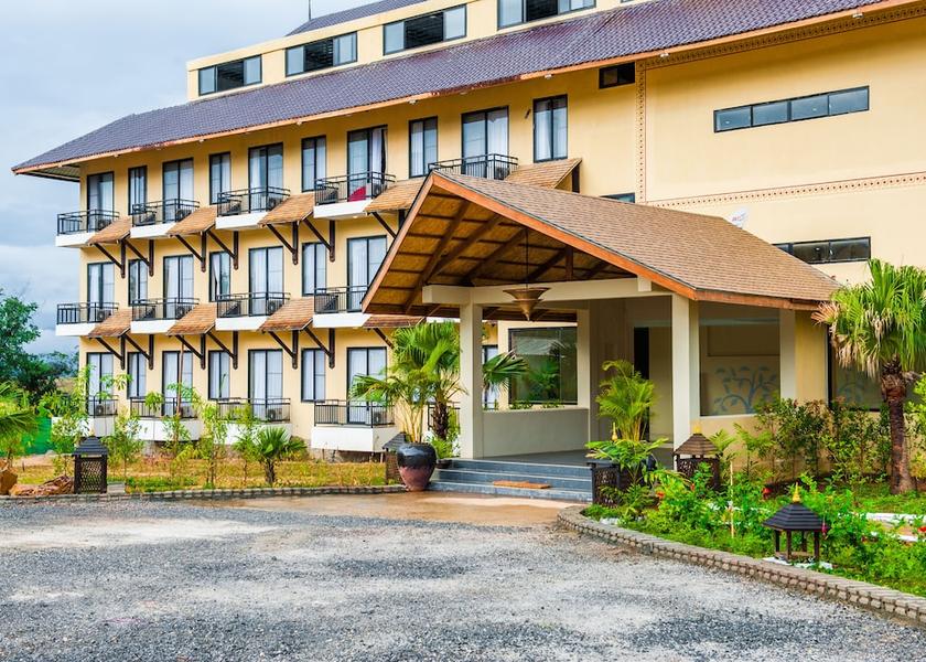 Shan State Nyaungshwe Front of property