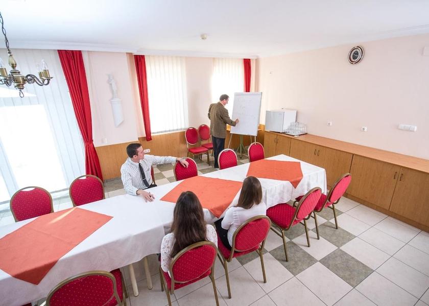  Debrecen Meeting Room
