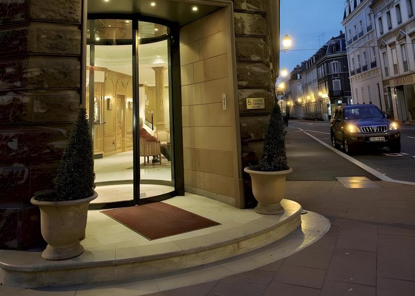 Grand Est Mulhouse entrance