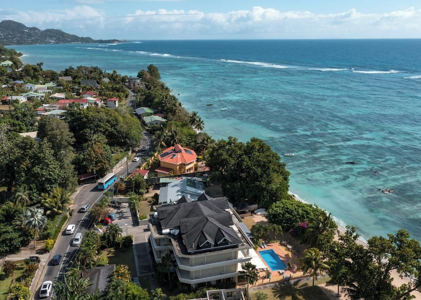  Mahé Island Front of property