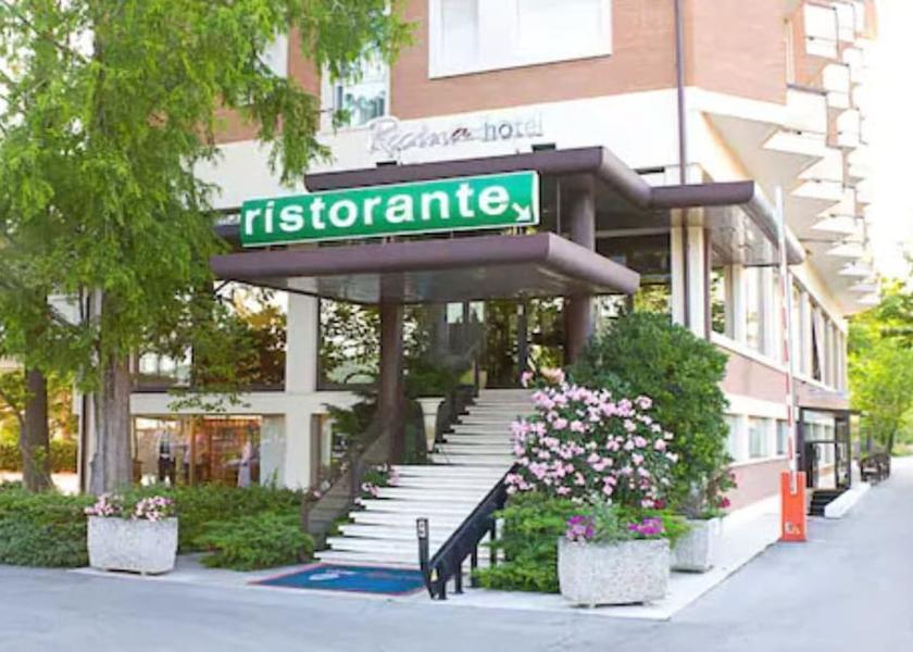 Marche Montecassiano Entrance