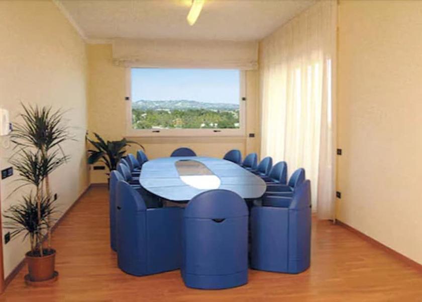 Marche Montecassiano Meeting Room