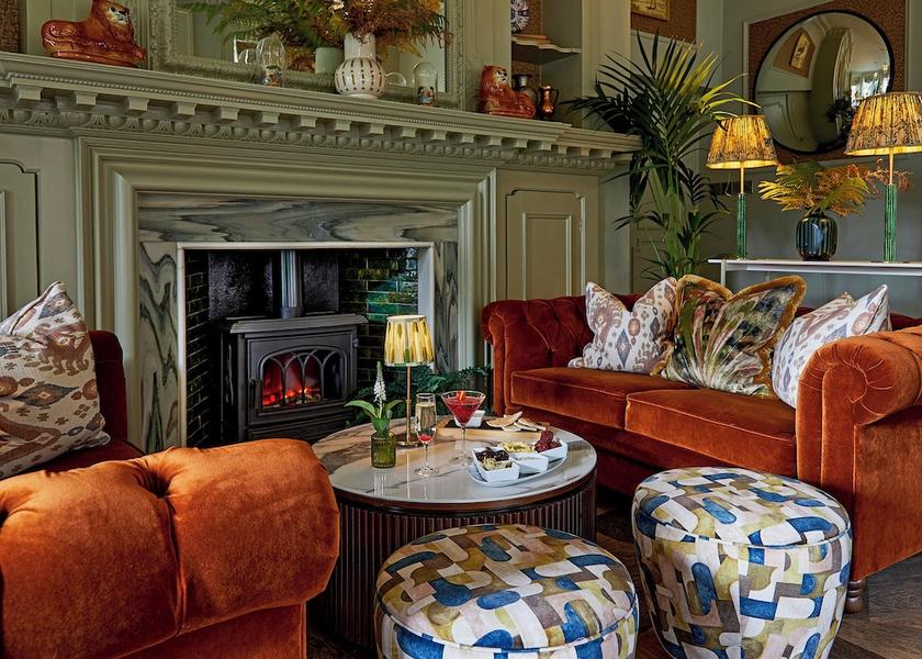 England Slough Lounge