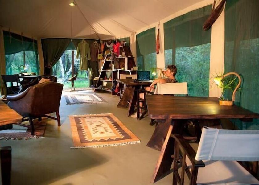  Masai Mara Exterior Detail