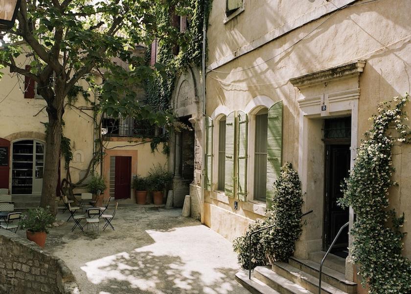 Provence - Alpes - Cote d'Azur Arles Facade