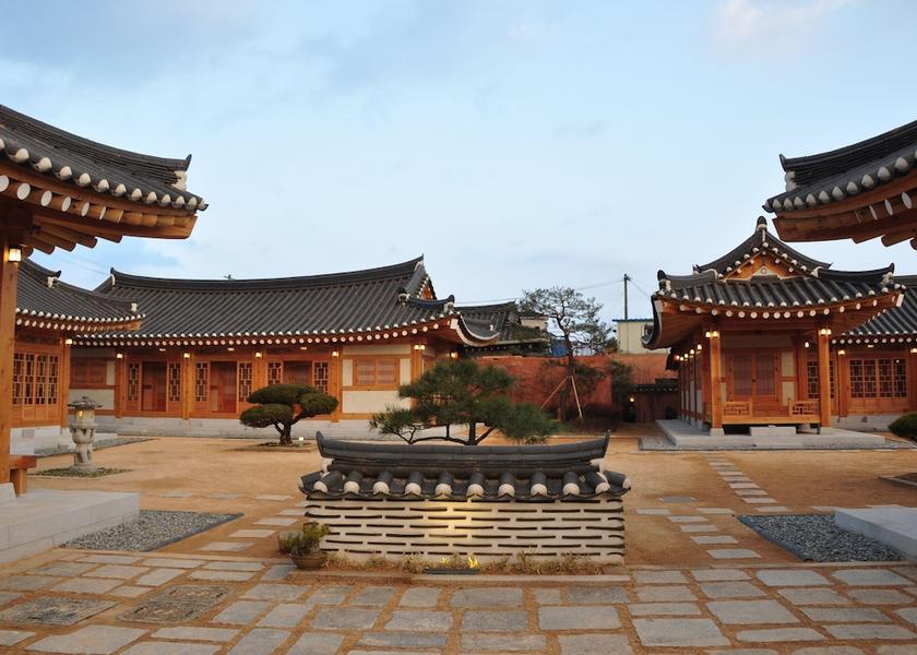 North Gyeongsang Gyeongju Property grounds
