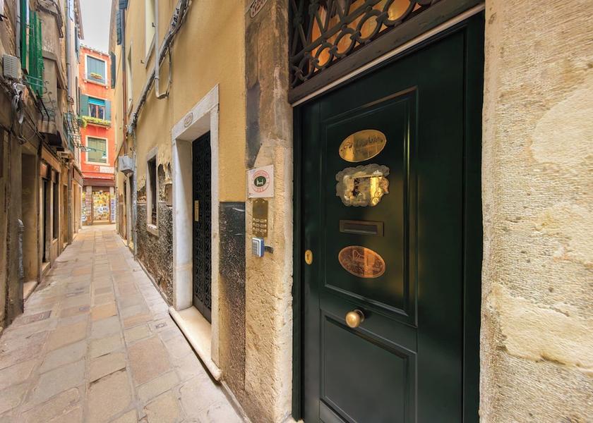 Veneto Venice Entrance