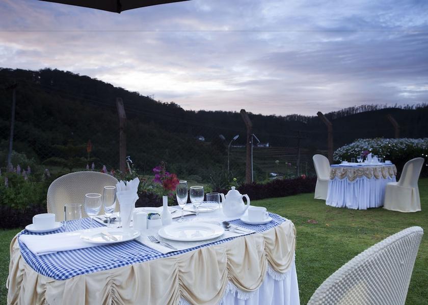 Tamil Nadu Ooty Outdoor Dining