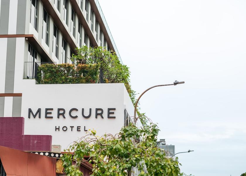  Singapore Exterior Detail