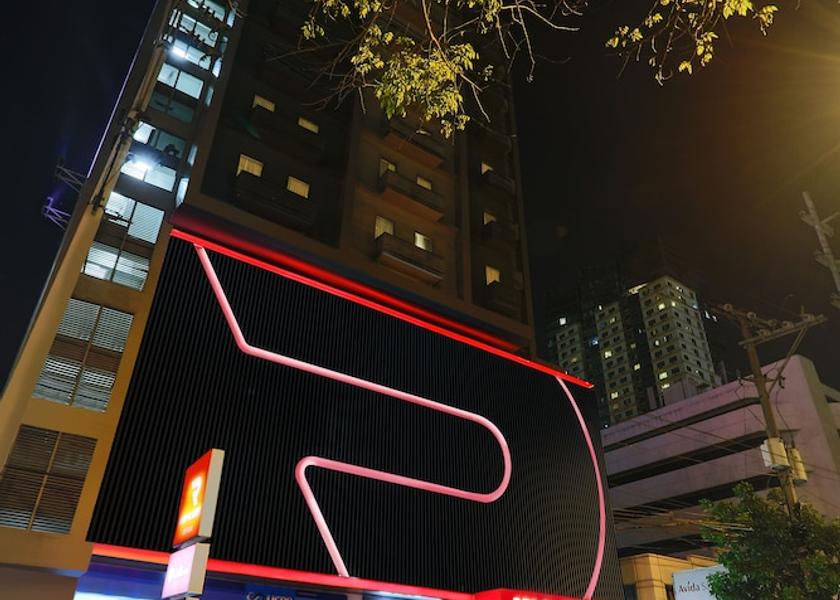  Pasig Front of property - evening/night