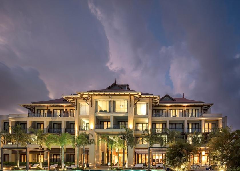  Mahé Island Front of property - evening/night